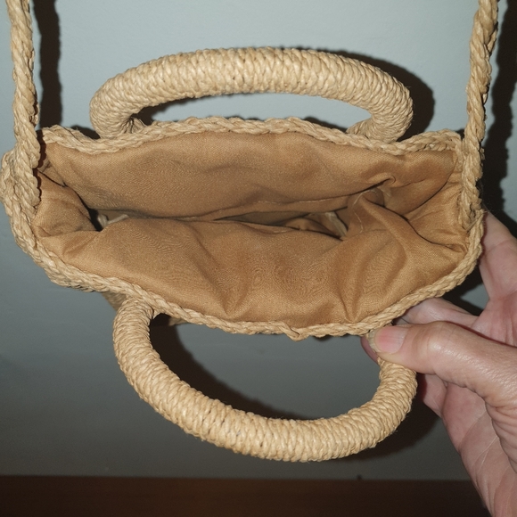 Woven Handbag - Picture 3 of 3